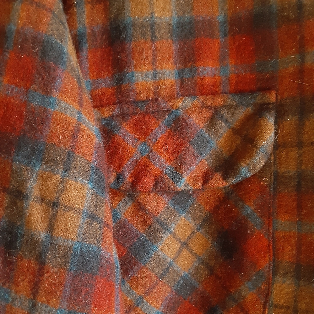 Vintage Womens Pendleton wool button-up, large - Picture 2 of 4